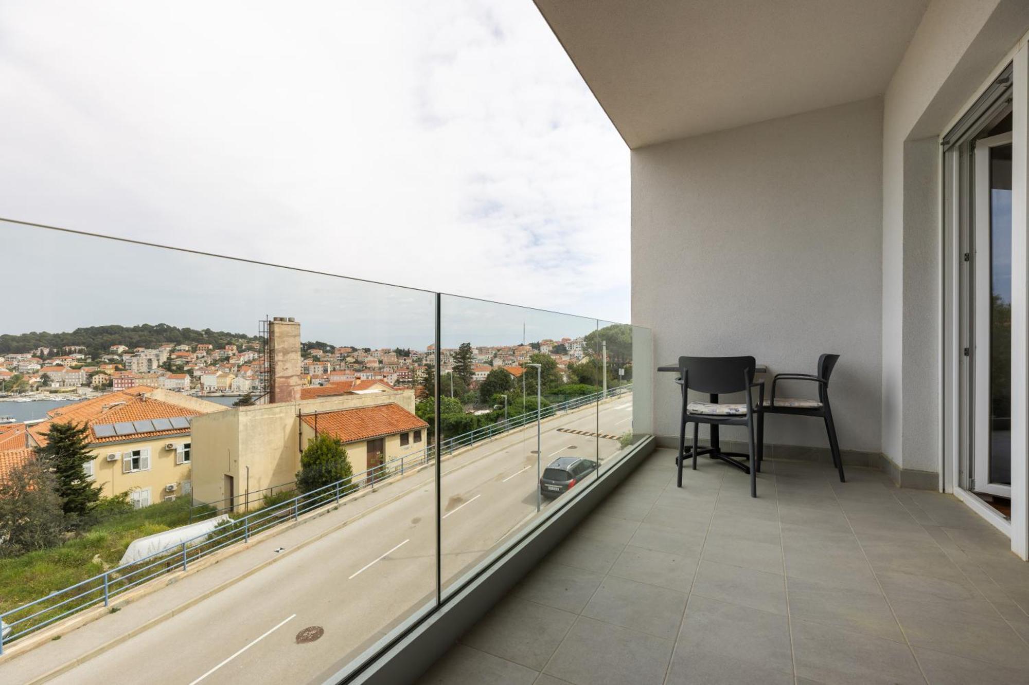 Nava-apartment With Beutiful View And Garage Space Apartment *